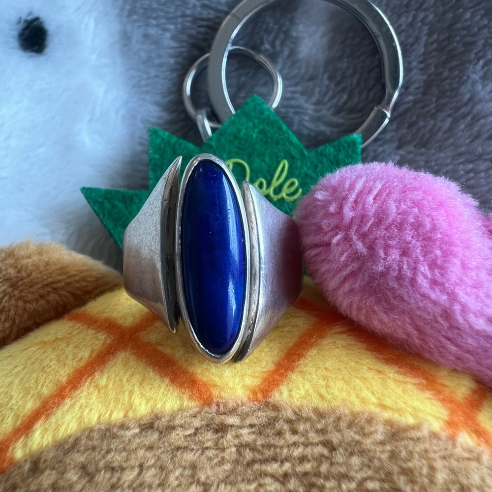 Sliver lapis lazuli ring